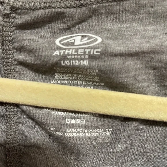 Athletic Works T-shirt- size L - Picture 4 of 4